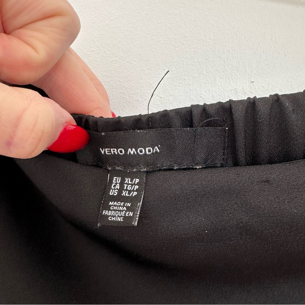 Vero Moda Classic Black Mini Skirt - Picture 2 of 4